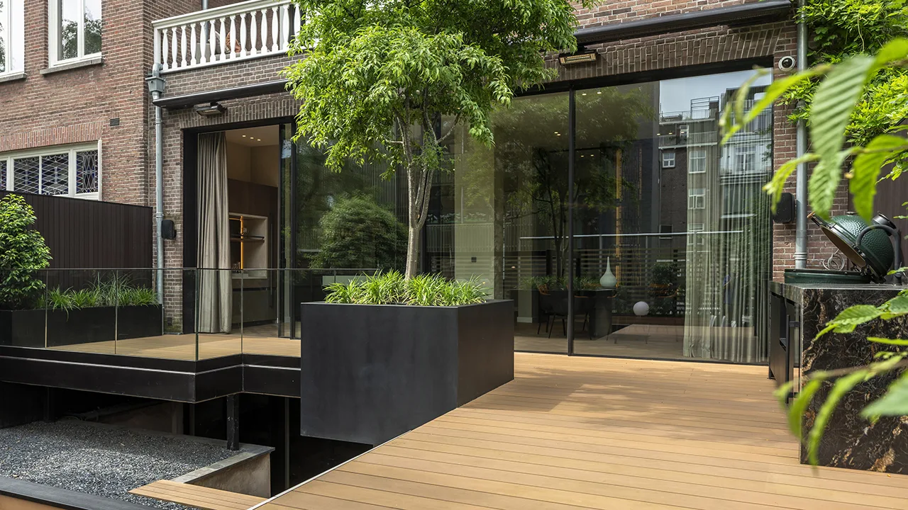 Adam zitkuil 7227 1280x720 4